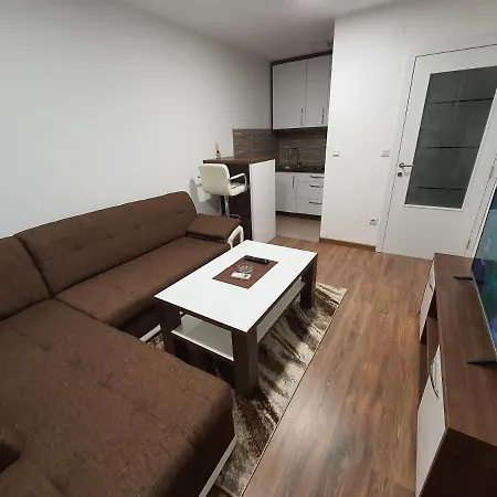 Apartman Titanic 1 *